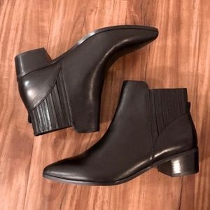 Halogen Black Leather Pointy Toe Chelsea Boot